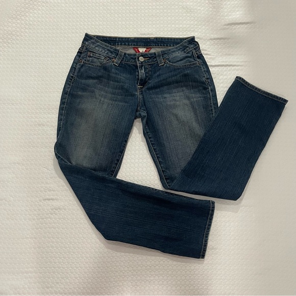 Lucky Brand Denim - Lucky Jeans. Sz 4/27. Low rise straight-leg cut. Excellent condition.